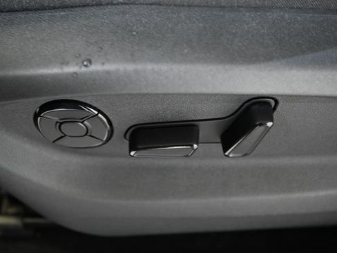 New 2026 Volkswagen Tiguan SE image 25