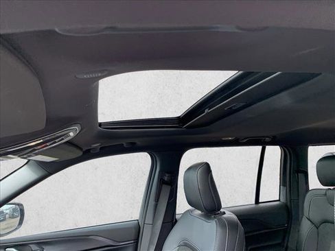 New 2025 Jeep Grand Cherokee Altitude image 17