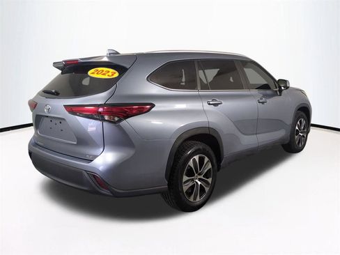 Used 2023 Toyota Highlander XLE FWD image 5