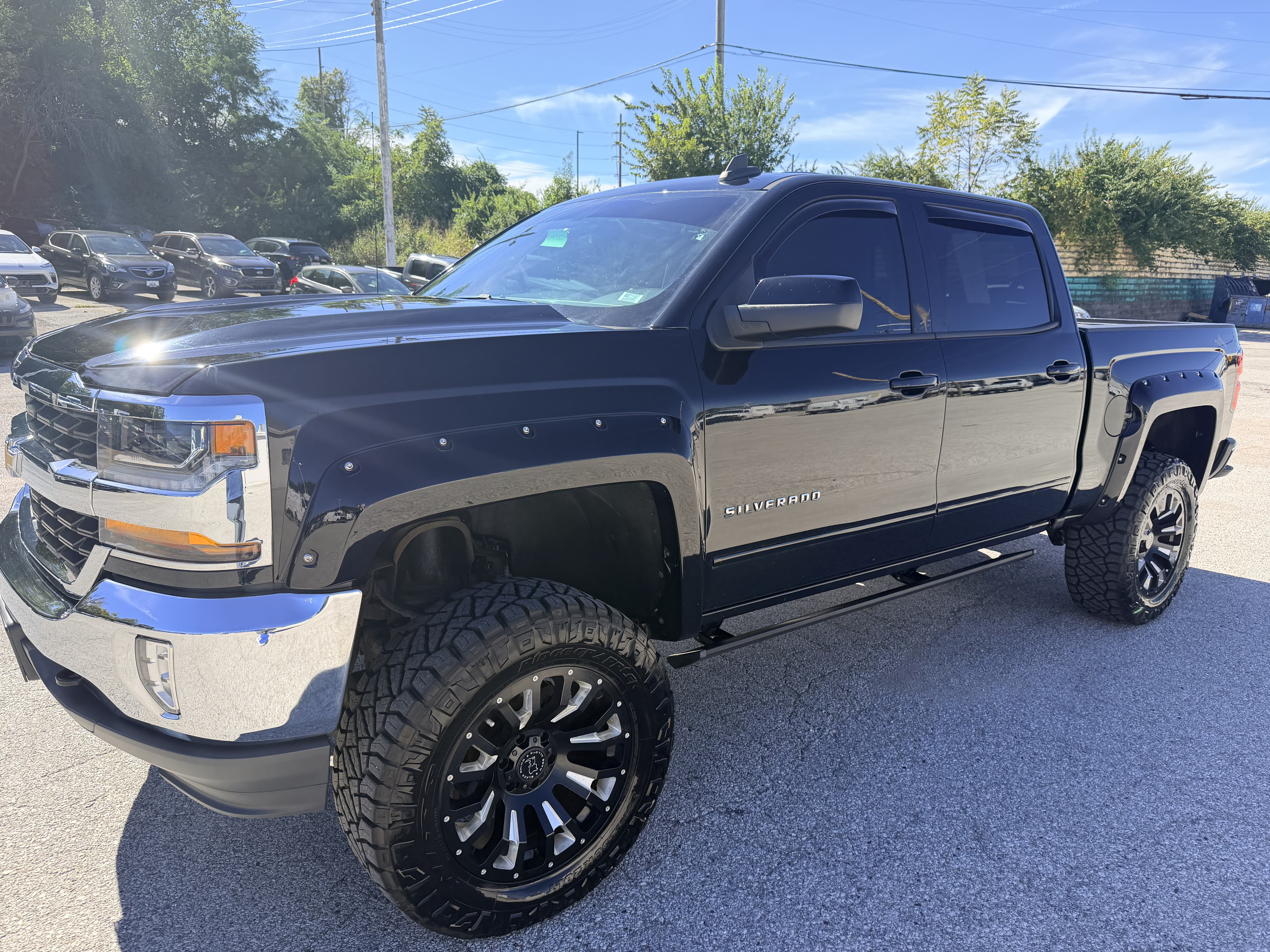 Used 2018 Chevrolet Silverado 1500 LT w/ All Star Edition AWD/4WD image 3