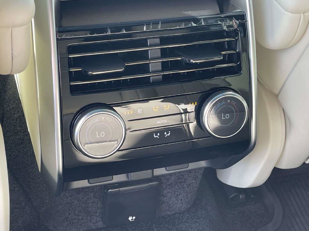 New 2026 Land Rover Range Rover SE AWD/4WD image 18
