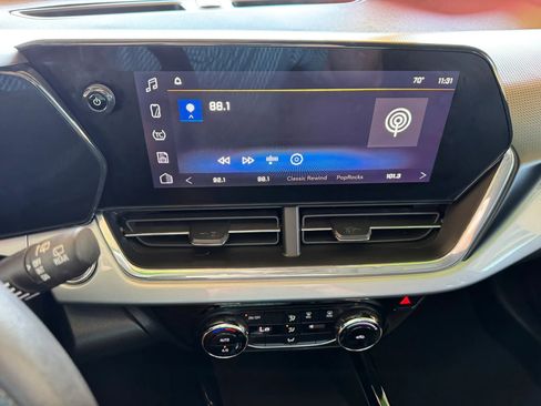 Used 2024 Chevrolet Trax LT FWD image 13