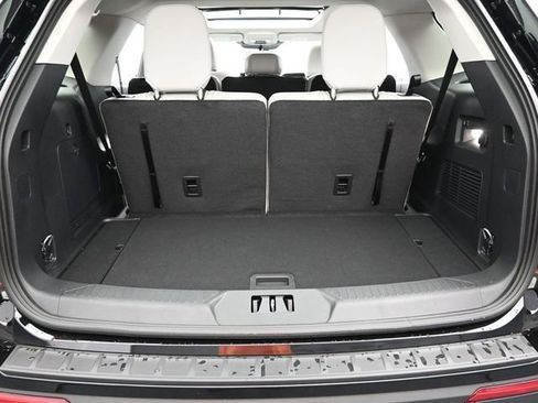 Used 2025 Ford Explorer Active w/ Active Comfort Package image 28