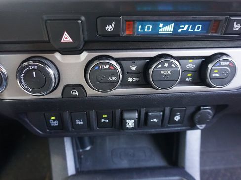 Used 2021 Toyota Tacoma Limited AWD/4WD image 13