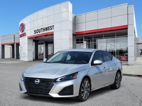Used 2023 Nissan Altima 2.5 SL image 2