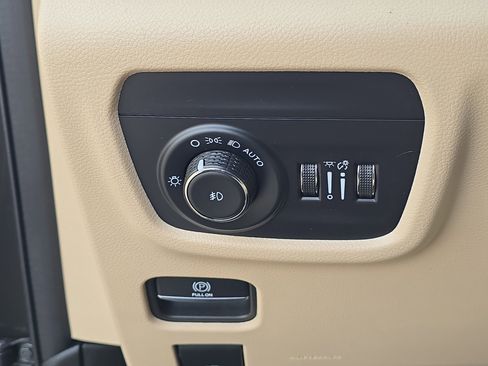 Used 2024 Jeep Grand Cherokee L Limited image 15