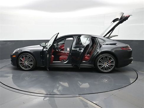 Certified 2020 Porsche Panamera 4S image 30