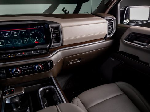 Used 2023 GMC Sierra 1500 SLT w/ SLT Premium Plus Package AWD/4WD image 8