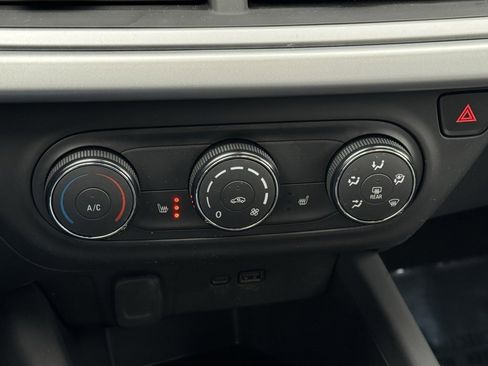 Used 2024 Chevrolet Trax LS w/ LS Convenience Package image 29