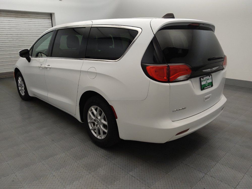 Used 2023 Chrysler Voyager LX FWD image 5