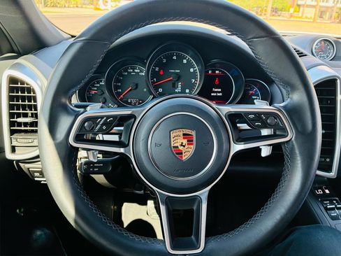Used 2016 Porsche Cayenne AWD/4WD image 17
