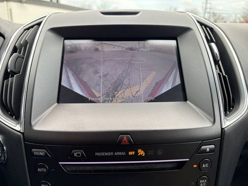Used 2019 Ford Edge Titanium w/ Equipment Group 301A AWD/4WD image 20