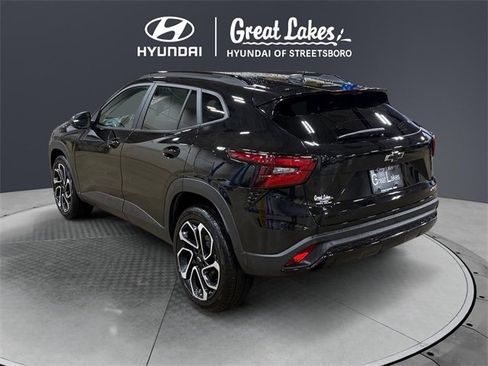 Used 2025 Chevrolet Trax RS w/ Sunroof Package image 3