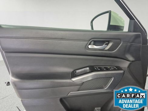 Used 2023 Nissan Pathfinder SL FWD image 17