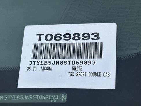 Used 2025 Toyota Tacoma TRD Sport AWD/4WD image 14