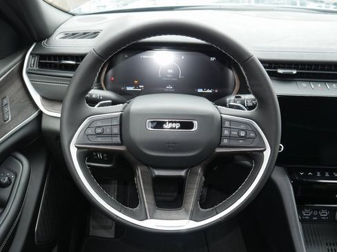 New 2026 Jeep Grand Cherokee L Limited image 16