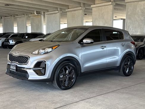Used 2022 Kia Sportage LX w/ LX FWD Value Edition Package image 3