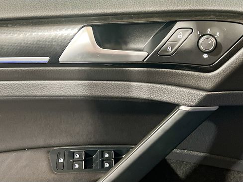 Used 2018 Volkswagen Golf R 4-Door image 14