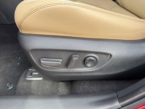 Used 2023 Toyota RAV4 Limited image 26