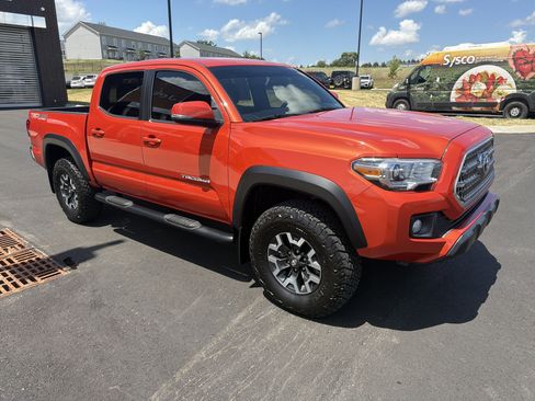Used 2017 Toyota Tacoma TRD Off-Road w/ Tow Package (A/T) AWD/4WD image 6