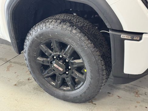 New 2026 GMC Sierra 2500 AT4 image 4