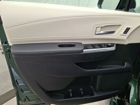 Used 2026 Toyota Sienna Limited FWD image 13