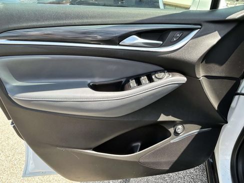 Used 2019 Buick Enclave Essence FWD image 12