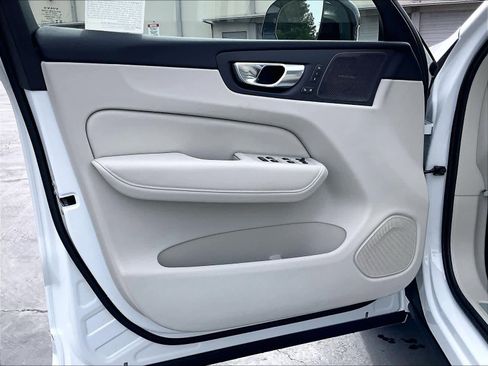 New 2026 Volvo XC60 T8 Ultra w/ Protection Package Premier image 24