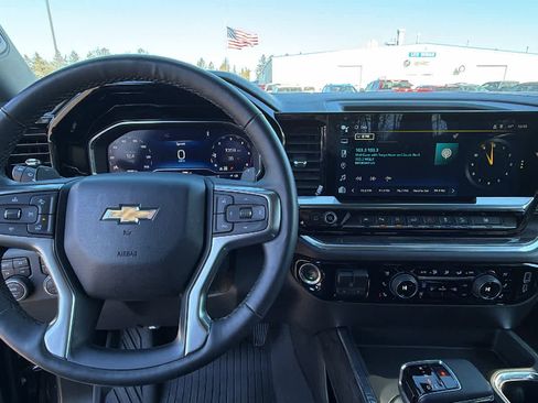 Used 2024 Chevrolet Silverado 1500 LTZ image 11