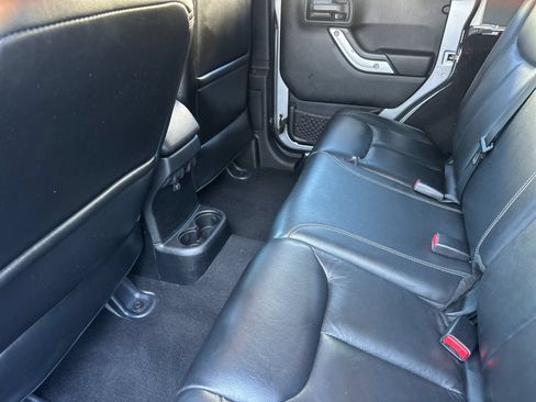 Used 2013 Jeep Wrangler Unlimited Rubicon w/ Connectivity Group AWD/4WD image 12