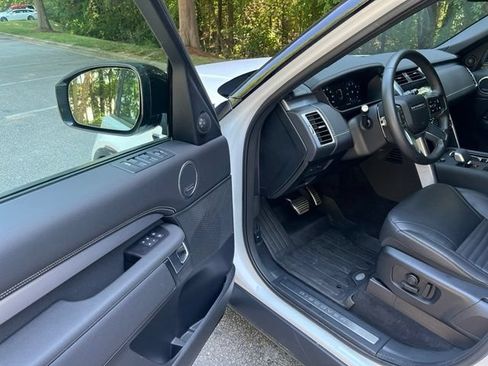 Certified 2025 Land Rover Discovery Dynamic SE AWD/4WD image 4