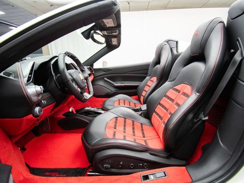 Used 2018 Ferrari 488 Spider RWD image 18