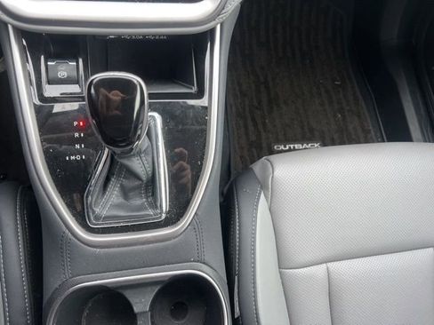 Used 2025 Subaru Outback Limited image 15