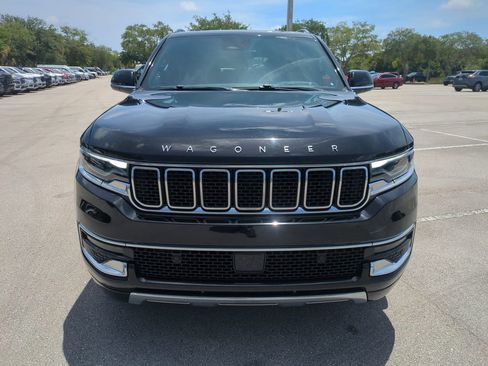 Used 2023 Jeep Wagoneer Series III w/ Premium Group I AWD/4WD image 4
