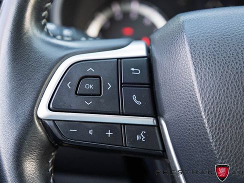 Used 2022 Toyota Highlander LE AWD/4WD image 25