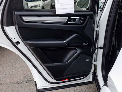 Used 2023 Porsche Cayenne Platinum Edition image 14