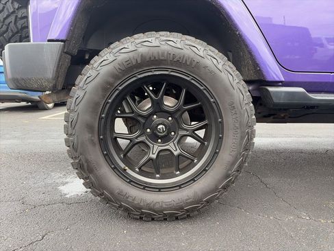 Used 2018 Jeep Wrangler Unlimited Sahara image 9