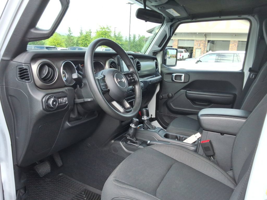 Used 2018 Jeep Wrangler Unlimited Sport AWD/4WD image 25