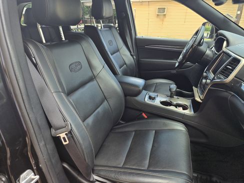 Used 2014 Jeep Grand Cherokee Overland AWD/4WD image 9