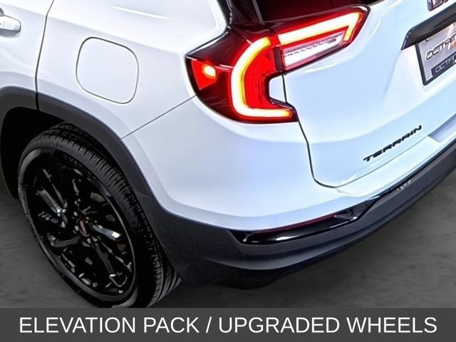 Used 2024 GMC Terrain SLE w/ Elevation Edition FWD image 10