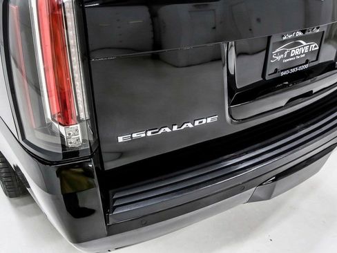 Used 2018 Cadillac Escalade ESV Premium Luxury image 4
