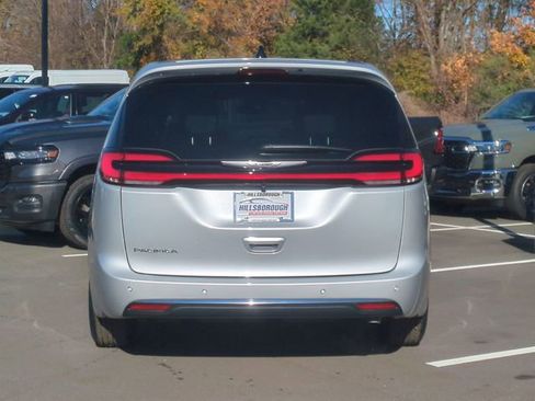 New 2026 Chrysler Pacifica Select image 12