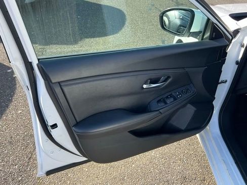 Used 2023 Nissan Sentra SV image 9