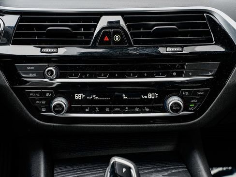 Used 2022 BMW 530i w/ Convenience Package image 13