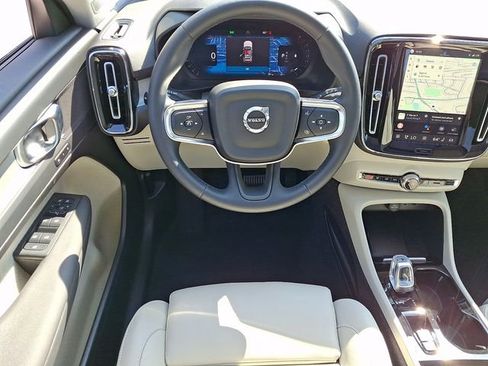 Certified 2025 Volvo XC40 B5 Plus w/ Climate Package AWD/4WD image 12
