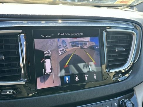 Certified 2020 Chrysler Pacifica Touring w/ Advanced Safetytec Group image 20