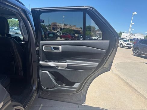 Used 2021 Ford Explorer XLT w/ Equipment Group 202A AWD/4WD image 27