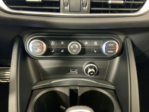 New 2025 Alfa Romeo Stelvio Sprint w/ Convenience Package AWD/4WD image 31