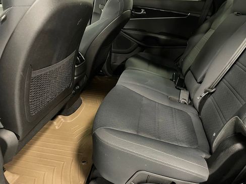 Used 2016 Kia Sorento LX image 21