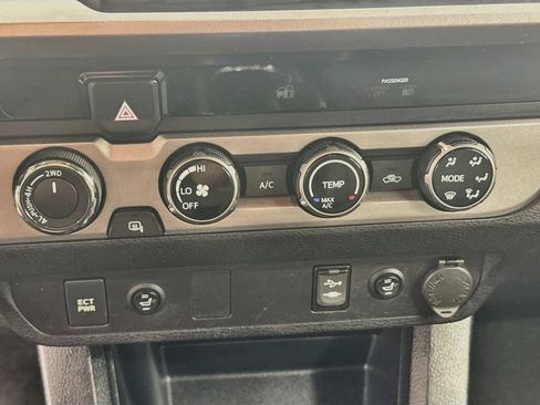 Used 2016 Toyota Tacoma SR5 w/ SR5 Appearance Package (SN) AWD/4WD image 13